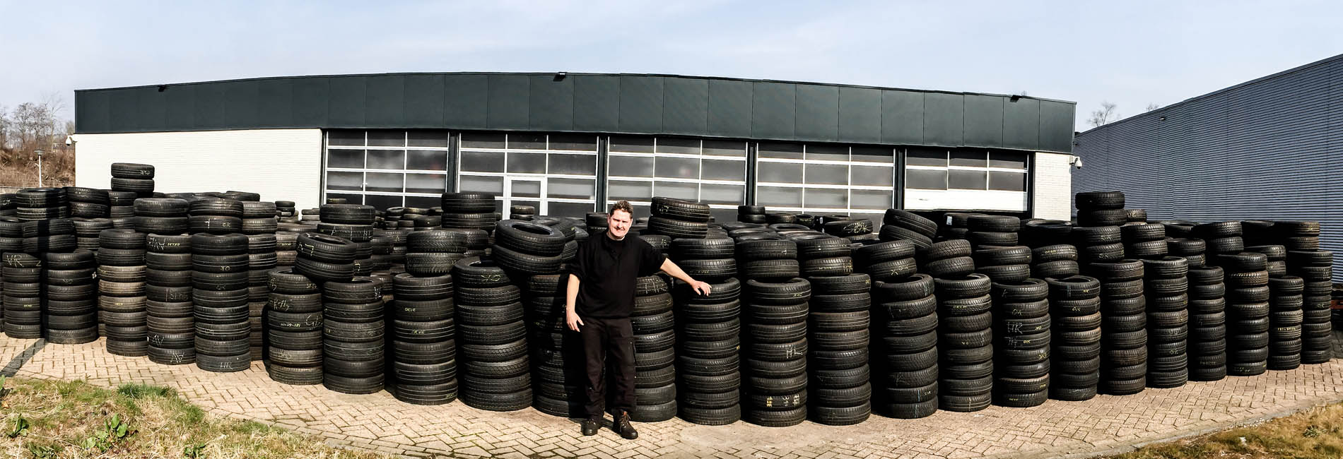 Karel Niesing gebruikte autobanden