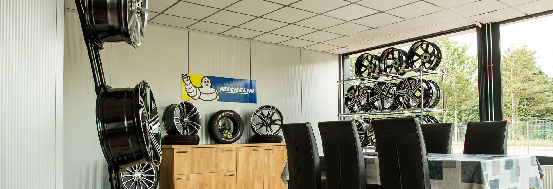 Karel Niesing gebruikte autobanden